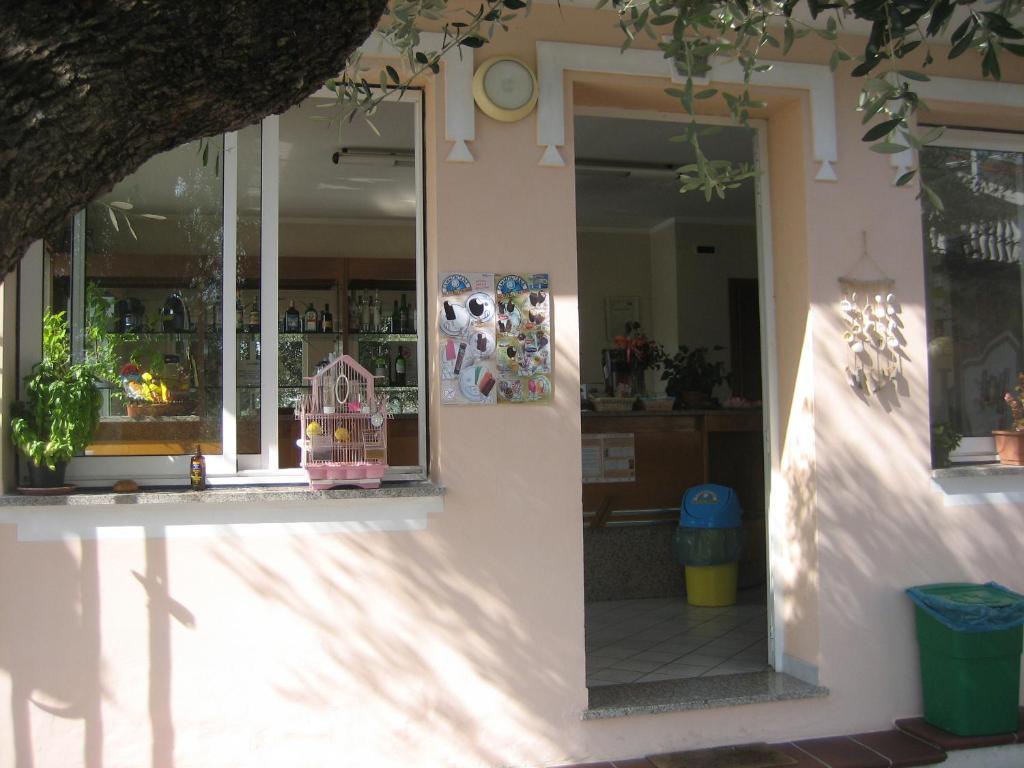 Residence Hotel Edy Imperia Exterior foto
